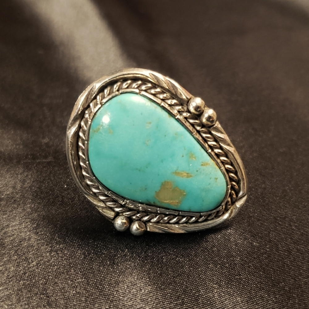 *SALE* Large Turquoise stone ring, size 7